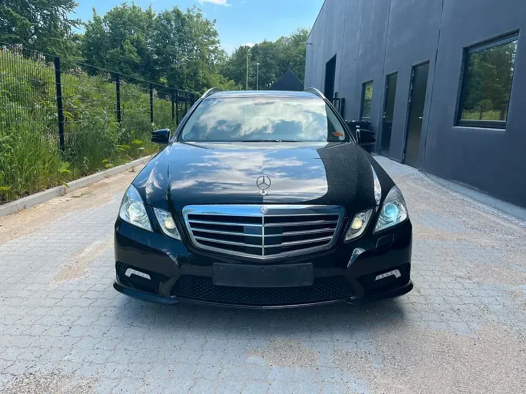 Gebraucht Mercedes E350 265 PS (194 kW) 2011 Schwarz Limousine