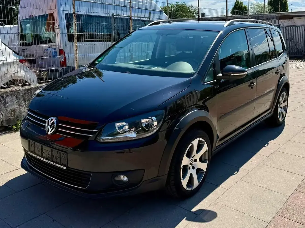 Gebraucht VW Touran Cross 140 PS (102 kW) 2013 Schwarz Van / Kleinbus