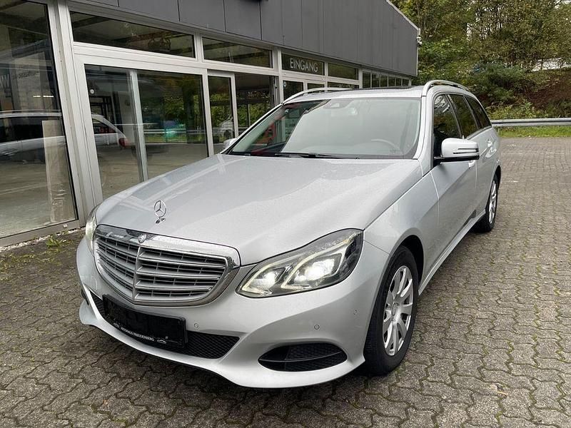 Silber Gebraucht 2016 Mercedes E250 Kombi | 11.999 € (Fairer Preis) - Bild 1/4