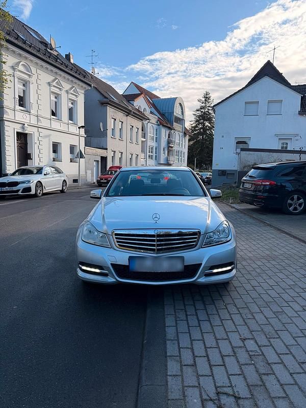 Gebraucht Mercedes C180 158 PS (116 kW) 2012 Silber Limousine
