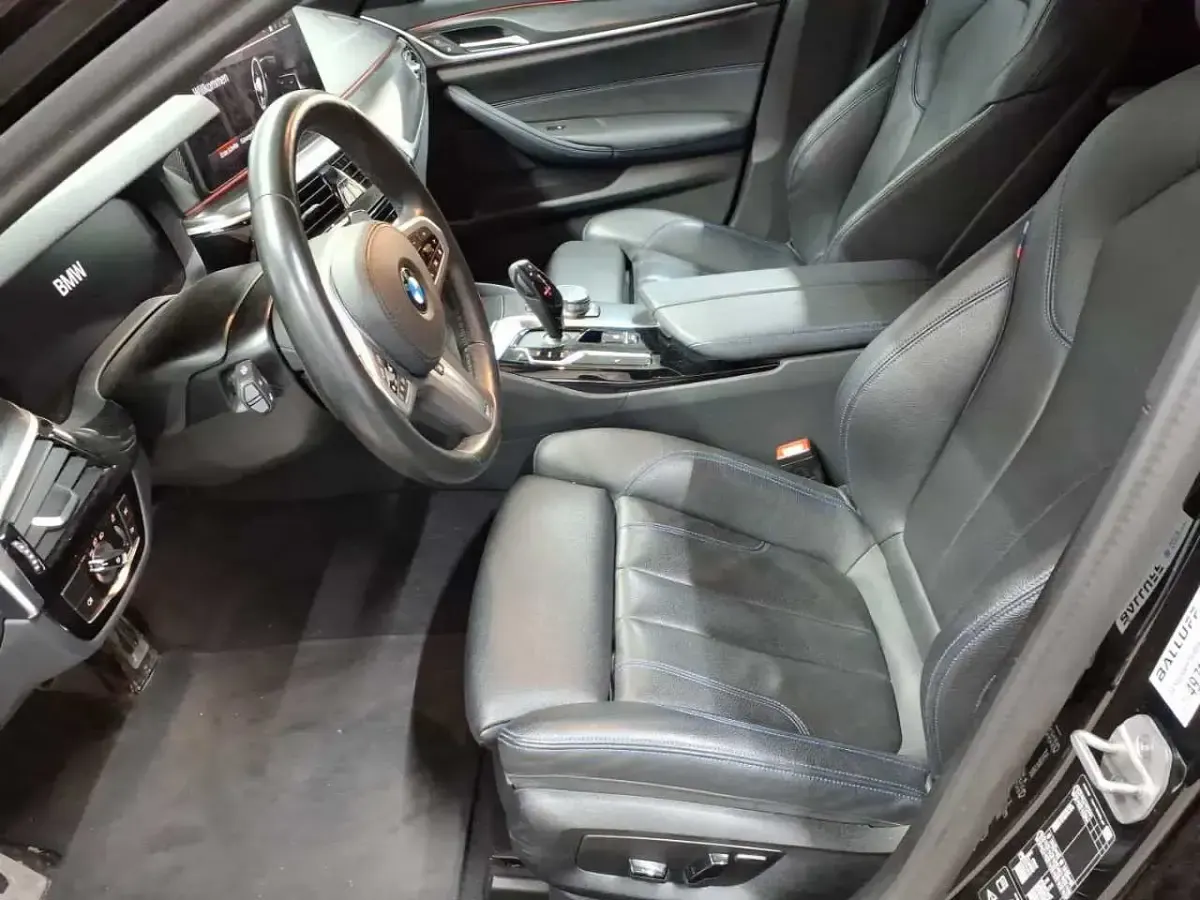 Gebraucht BMW 520 Shadowline 190 PS (139 kW) 2023 Saphirschwarz metallic Kombi