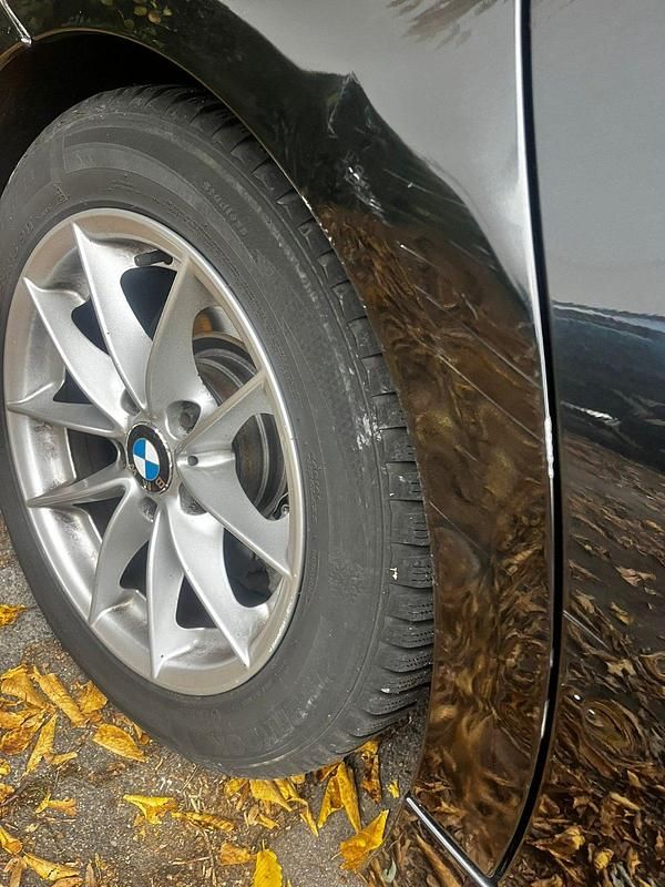 Schwarz Gebraucht 2011 BMW 320 Kombi | 4.400 € (Superpreis) - Bild 1/4