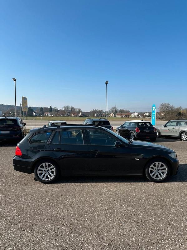 Gebraucht BMW 318 143 PS (105 kW) 2008 Schwarz Kombi
