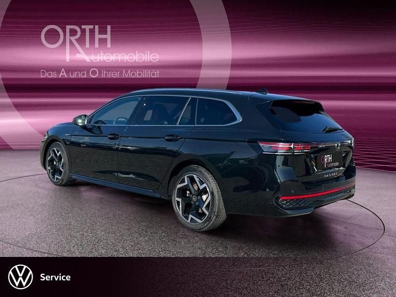 Gebraucht VW Passat IQ Drive 150 PS (110 kW) 2025 Grenadillschwarz metallic Kombi