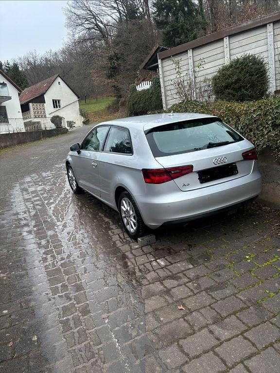 Gebraucht Audi A3 Attraction 105 PS (77 kW) 2013 Silber Limousine