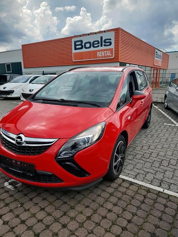 Rot Gebraucht 2015 Opel Zafira Tourer Edition Van / Kleinbus | 7.950 € (Superpreis) - Bild 1/4