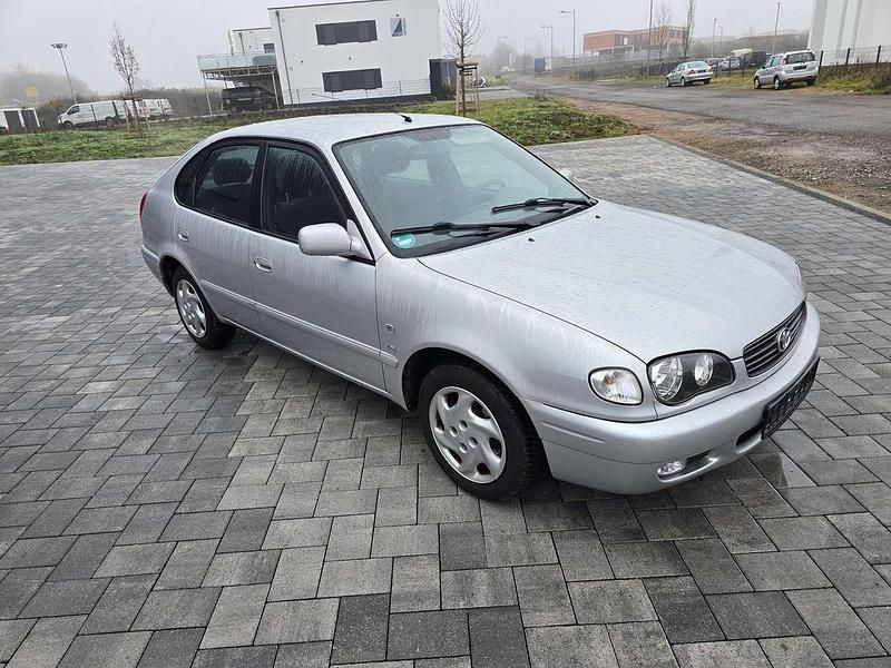 Silber Gebraucht 2000 Toyota Corolla Terra Limousine | 2.990 € (Fairer Preis) - Bild 1/4