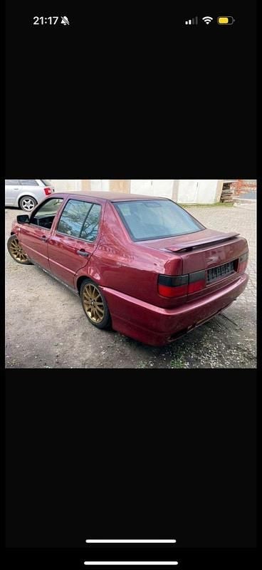 Gebraucht VW Vento 174 PS (127 kW) 1997 Rot Limousine