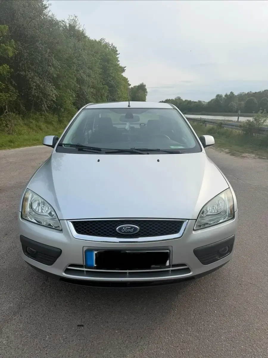Używany Ford Focus Ghia 145 KM (106 kW) 2005 Szary Sedan/Limuzyna