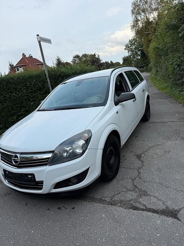 Weiß Gebraucht 2009 Opel Astra Kombi | 900 € (Guter Preis) - Bild 1/4