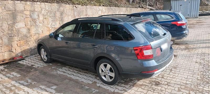 Gebraucht Skoda Octavia Scout 150 PS (110 kW) 2015 Grau Kombi