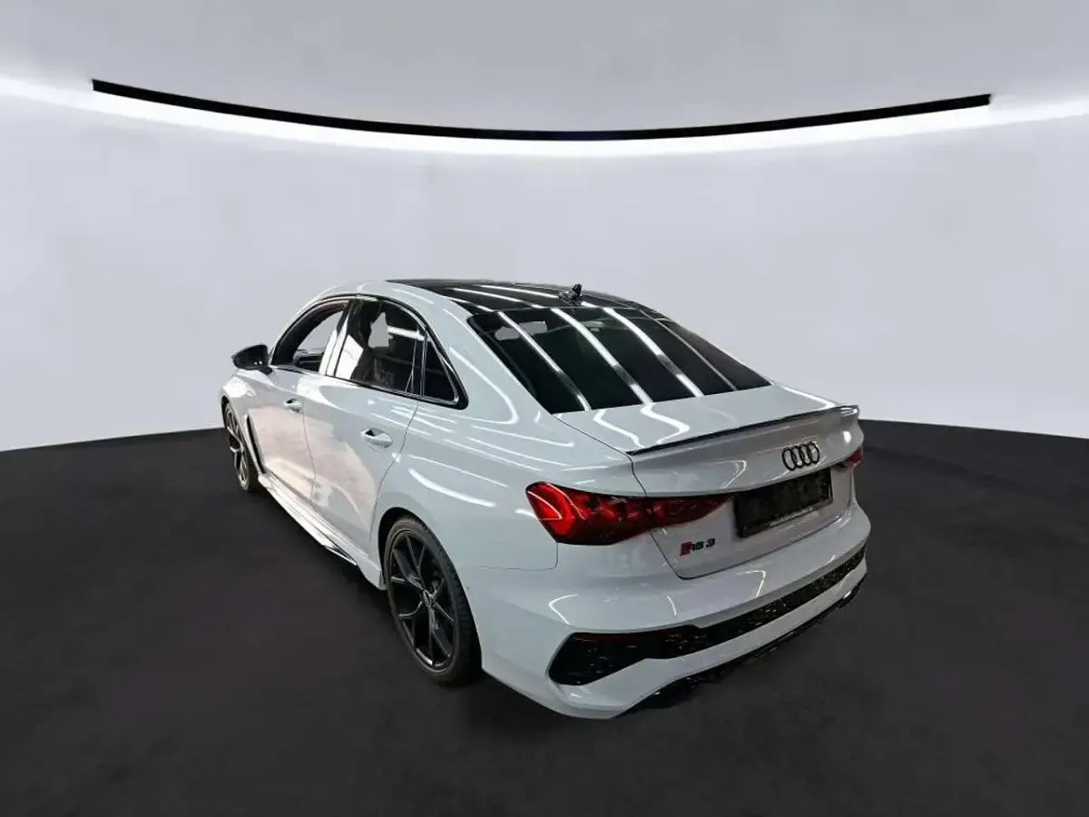 Gebraucht Audi RS3 Sport 400 PS (294 kW) 2024 Gletscherweiß metallic Limousine