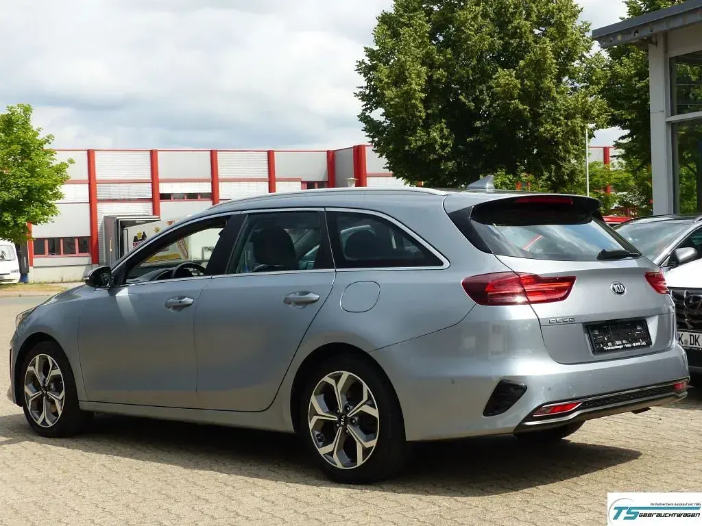 Gebraucht Kia Ceed Spirit 140 PS (102 kW) 2019 Silber (css) lunarsilber met. (metallic) Kleinwagen