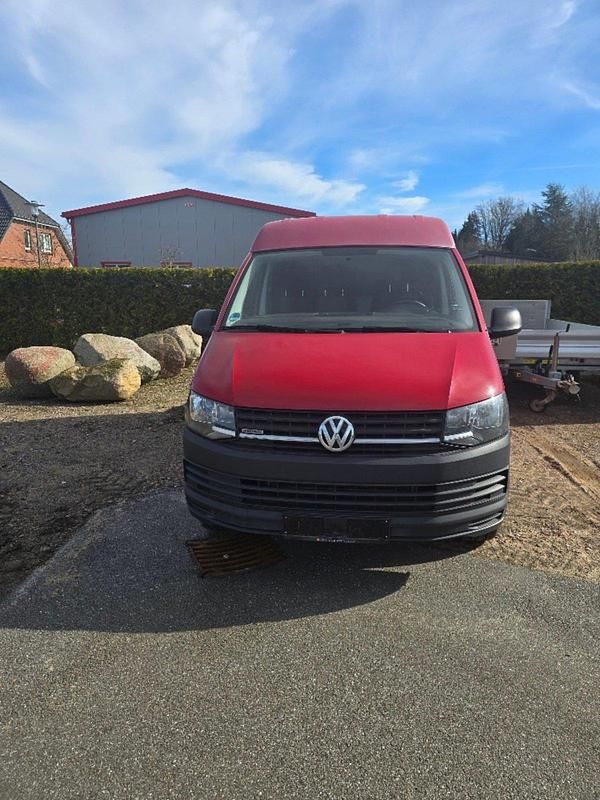Second-hand VW Transporter 204 CP (150 kW) 2016 Roșu Van