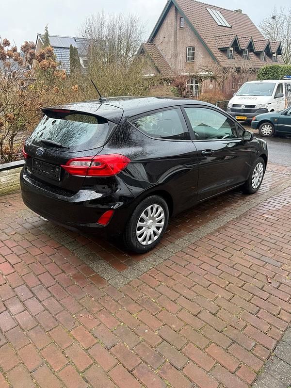Gebraucht Ford Fiesta Cool & Connect 80 PS (58 kW) 2017 Schwarz Kleinwagen