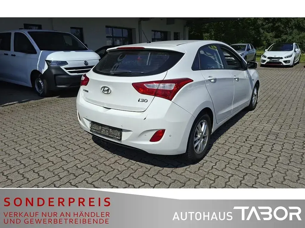 Gebraucht Hyundai i30 Edition 110 PS (80 kW) 2013 Creamy white / sol Limousine