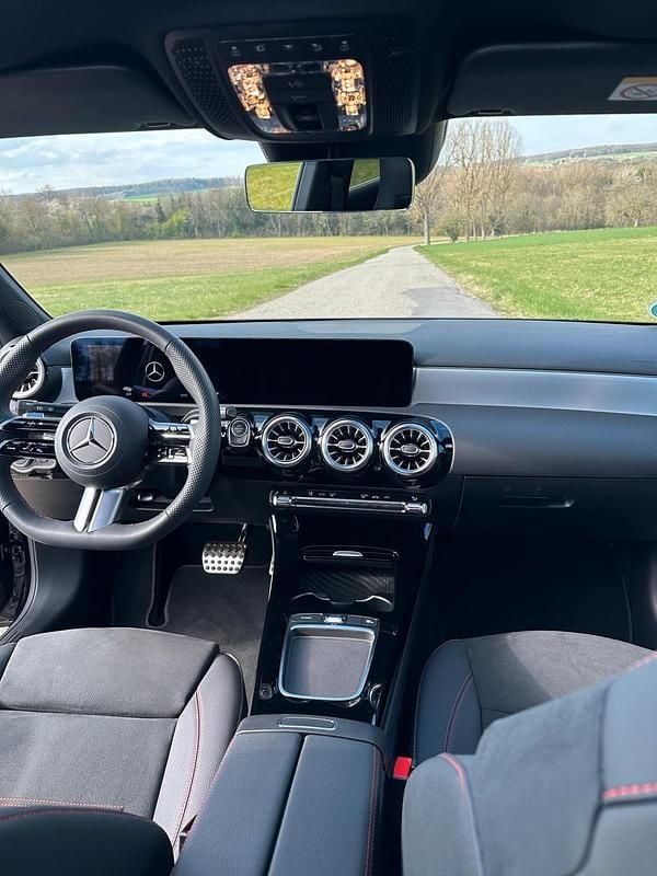 Gebraucht Mercedes A180 AMG line 136 PS (100 kW) 2024 Schwarz Kleinwagen