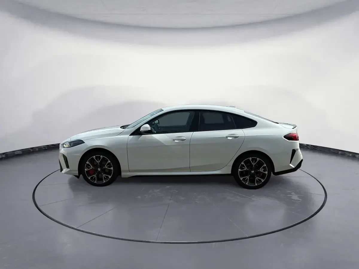 Second-hand BMW 223 M Sport 218 CP (160 kW) 2025 Berlinǎ