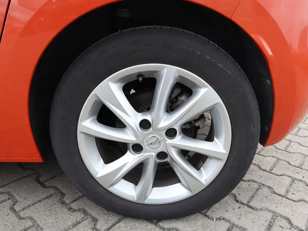 Używany Opel Corsa 101 KM (74 kW) 2023 Pomarańczowy Hatchback