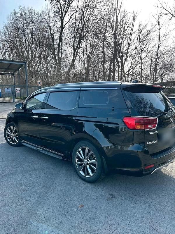 Gebraucht Kia Carnival 194 PS (142 kW) 2019 Schwarz Van / Kleinbus