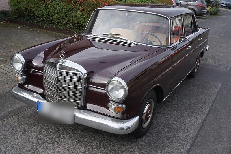 Rot Gebraucht 1966 Mercedes 200 Limousine | 13.000 € - Bild 1/4