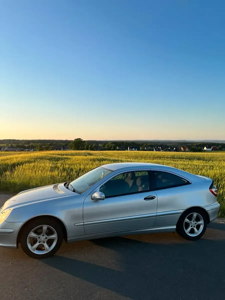 Gebraucht Mercedes C220 150 PS (110 kW) 2007 Silber Coupé