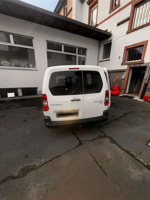 Gebraucht Peugeot Partner Tepee 79 PS (58 kW) 2010 Weiß Van / Kleinbus