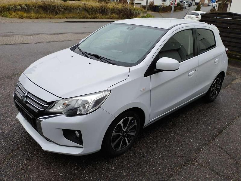 Gebraucht Mitsubishi Space Star Top 80 PS (58 kW) 2020 Weiß Limousine