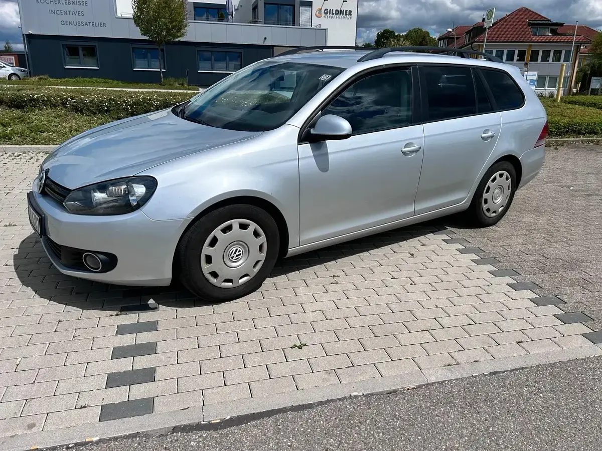 Gebraucht VW Golf VI 105 PS (77 kW) 2010 Silber Kleinwagen
