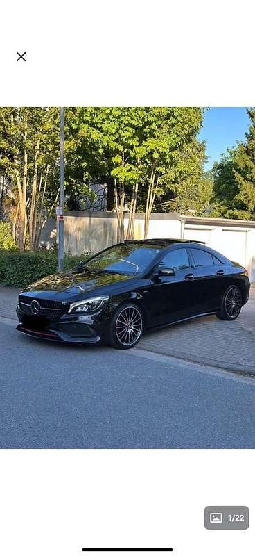 Schwarz Gebraucht 2017 Mercedes CLA250 AMG line Limousine | 24.900 € (Fairer Preis) - Bild 1/4
