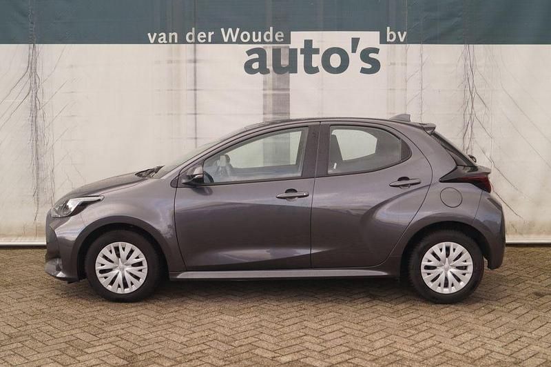 Gebraucht Toyota Yaris Active 125 PS (91 kW) 2023 Grau Kleinwagen