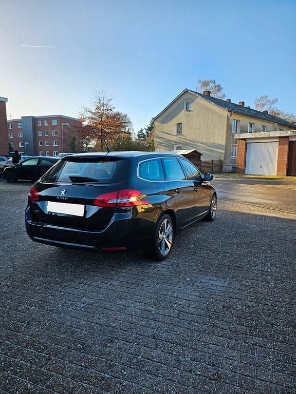 Gebraucht Peugeot 308 SW Allure 120 PS (88 kW) 2017 Schwarz Kombi