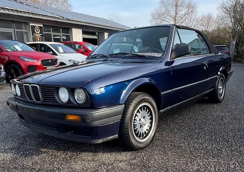 Blau Gebraucht 1992 BMW 318 Cabriolet Cabrio | 10.900 € - Bild 1/4