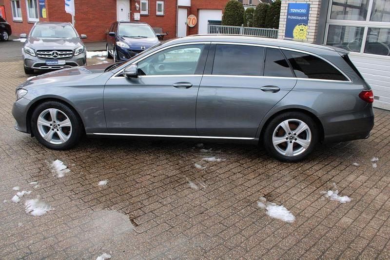 Gebraucht Mercedes E220 Avantgarde 194 PS (142 kW) 2017 Grau Limousine
