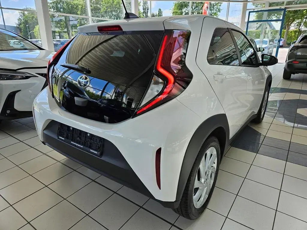 Gebraucht Toyota Aygo X 72 PS (52 kW) 2025 Schneeweiß SUV