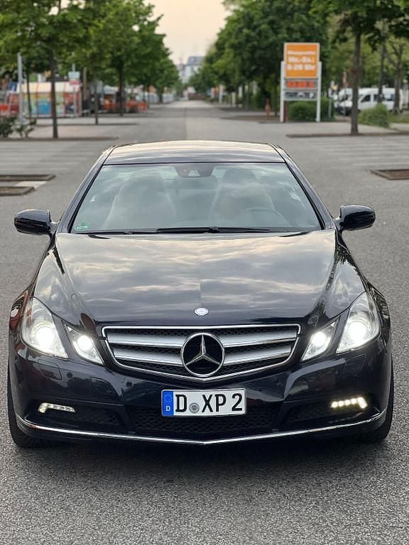 Blau Gebraucht 2009 Mercedes E350 Coupé | 6.400 € (Guter Preis) - Bild 1/4