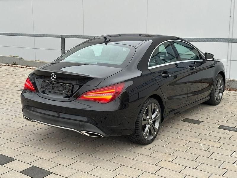 Gebraucht Mercedes CLA180 122 PS (89 kW) 2017 Schwarz Limousine