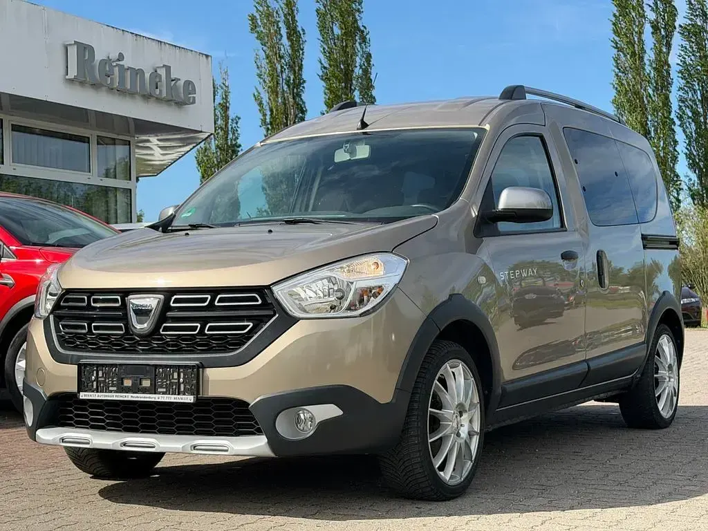 Gebraucht Dacia Dokker Stepway 95 PS (69 kW) 2019 Beige Van / Kleinbus