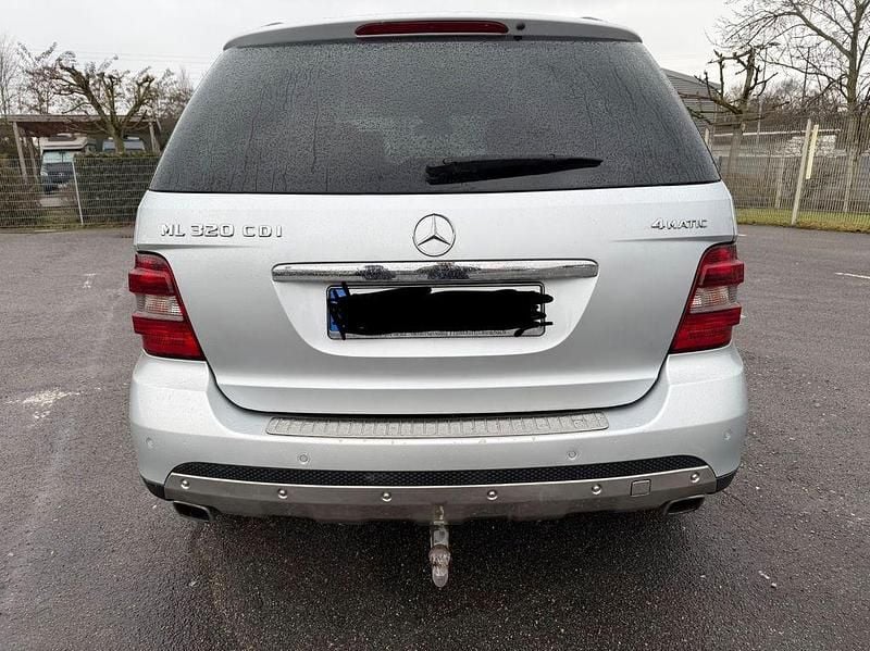 Gebraucht Mercedes ML320 225 PS (165 kW) 2007 Silber SUV