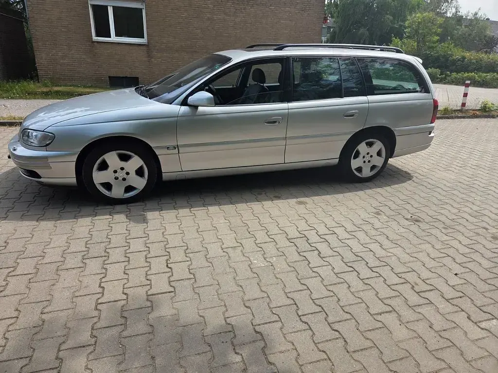 Gebraucht Opel Omega Edition 218 PS (160 kW) 2001 Silber Limousine