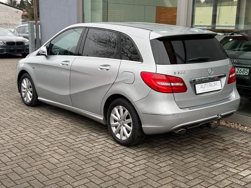 Gebraucht Mercedes B200 136 PS (100 kW) 2012 Silber Van / Kleinbus