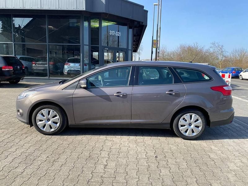 Gebraucht Ford Focus 101 PS (74 kW) 2013 Grau Kombi