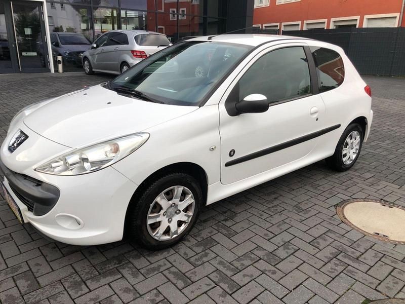 Weiß Gebraucht 2011 Peugeot 206 Kleinwagen | 2.499 € (Fairer Preis) - Bild 1/4