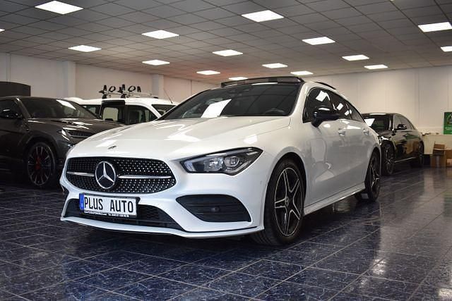 Weiß Gebraucht 2021 Mercedes CLA200 Shooting Brake AMG Kombi | 24.370 € (Teuer) - Bild 1/4