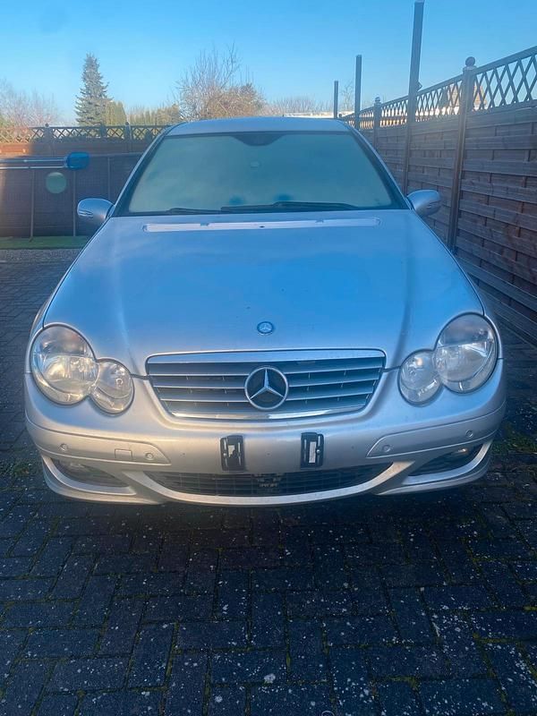 Gebraucht Mercedes C200 136 PS (100 kW) 2005 Silber Coupé