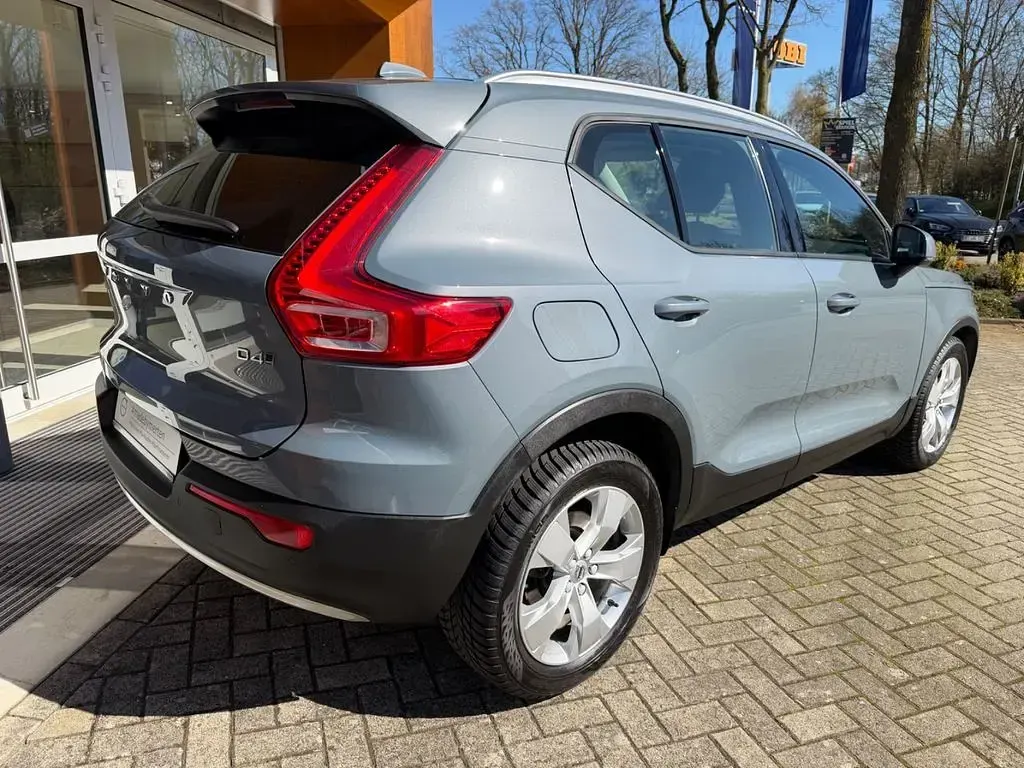 Gebraucht Volvo XC40 Momentum 190 PS (139 kW) 2020 Grau SUV