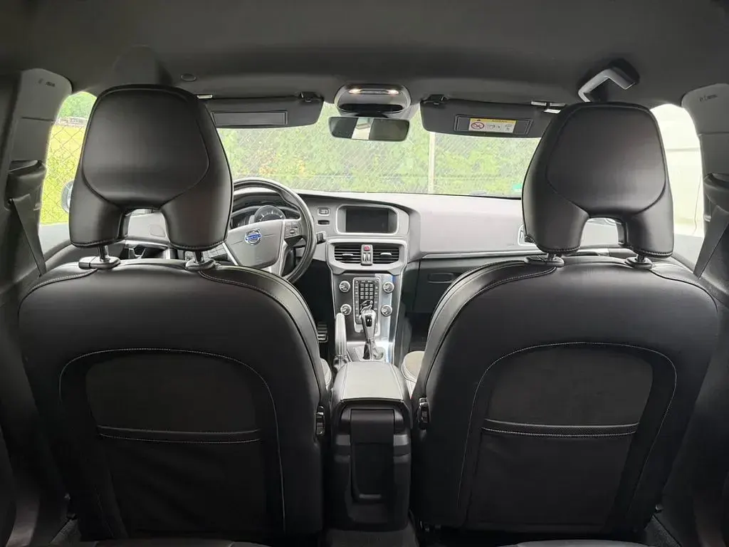 Gebraucht Volvo V40 Ocean Race 150 PS (110 kW) 2015 Schwarz Limousine