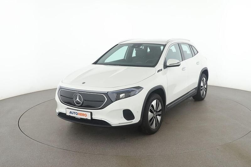 Weiß Gebraucht 2021 Mercedes EQA250 Electric Art SUV | 26.950 € (Superpreis) - Bild 1/3