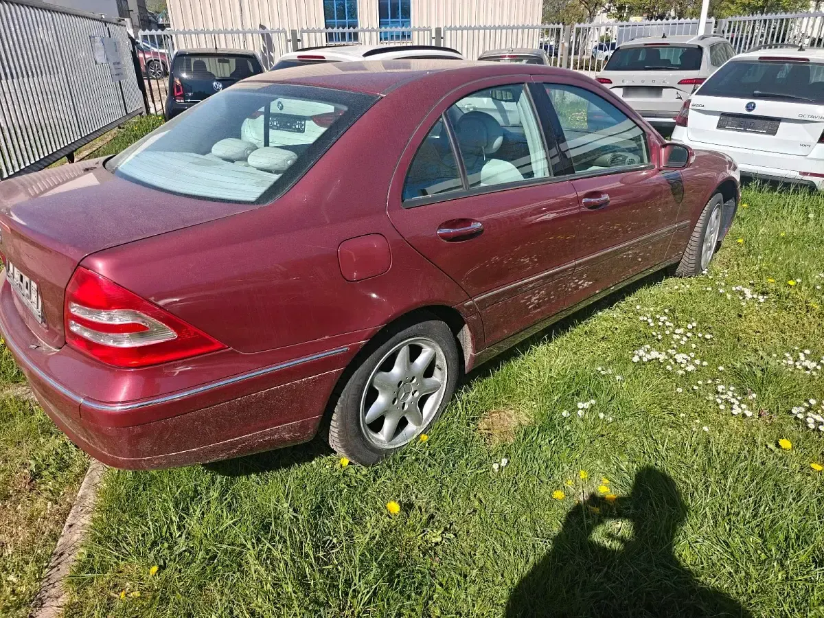 Gebraucht Mercedes C240 170 PS (125 kW) 2002 Rot Limousine