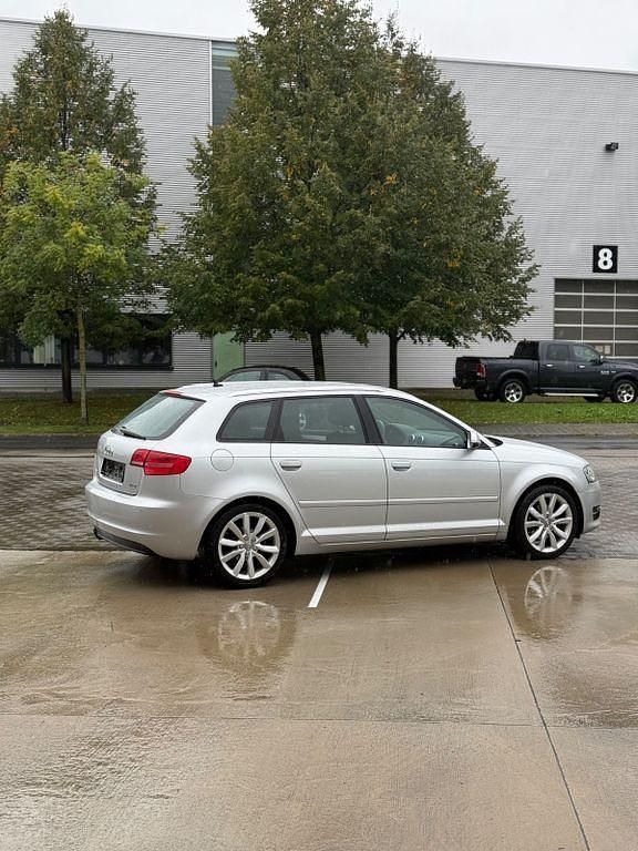 Silber Gebraucht 2011 Audi A3 Sportback Ambition Limousine | 6.999 € (Fairer Preis) - Bild 1/4